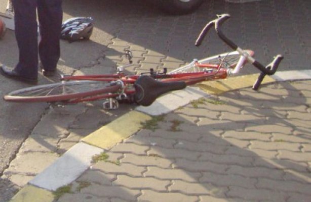 Biciclist rănit, pe bulevardul Aurel Vlaicu